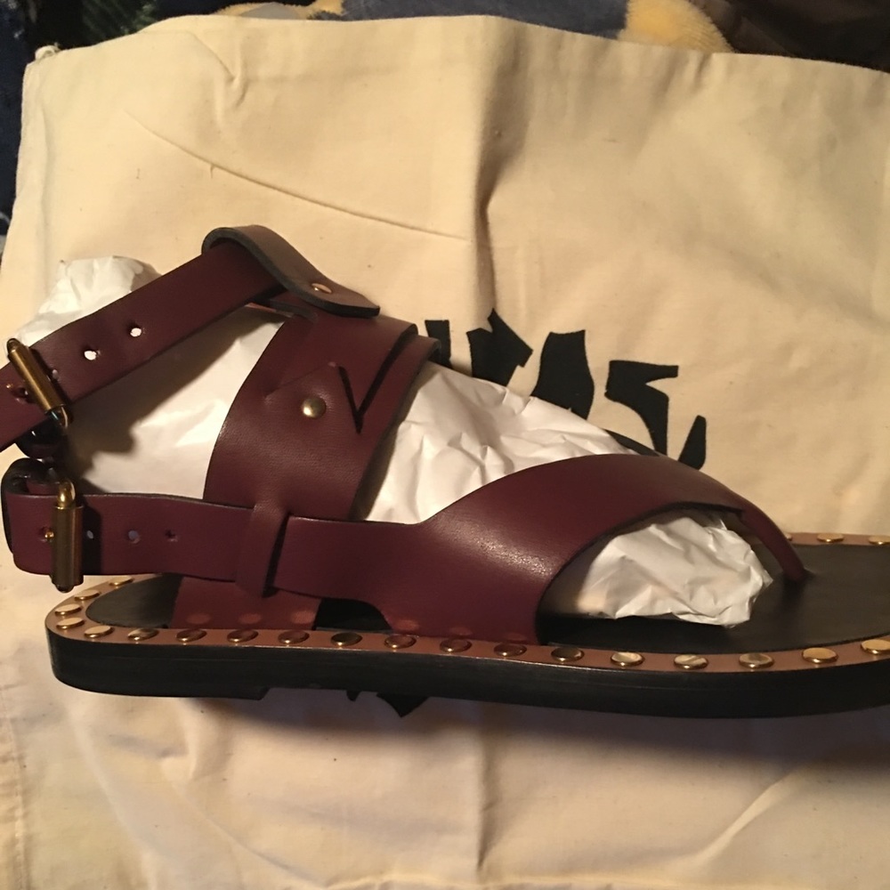 Burgundy thong double strap. Never worn 37